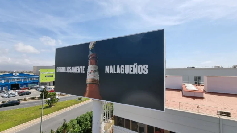 soporte publicitario de monoposte