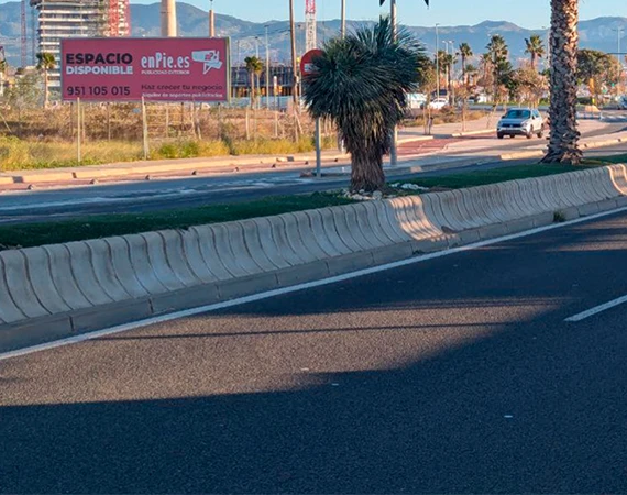 Valla usada para publicidad